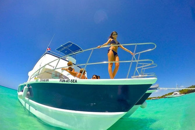 Cap Cana Private Family Catamaran - Drinks on board vs. lunch off the boat