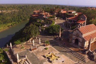 Romana: Cave of wonders and Chavón from Santo Domingo. - Pickup timing and what the air-conditioned ride means in real life