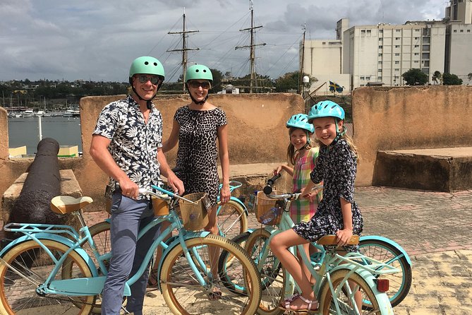 Santo Domingo: Colonial Zone Bike Tour - Regina’s Alley: where the street-level details start to click