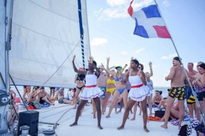 Saona Island Catamaran Adventure with Free Food and Transportation - Getting from Punta Cana to Bayahibe at 8:00 am (and why pacing matters)